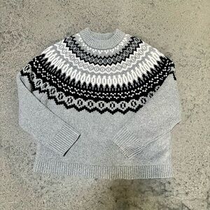 Universal Thread Women's Gray and Black Crewneck Sweater